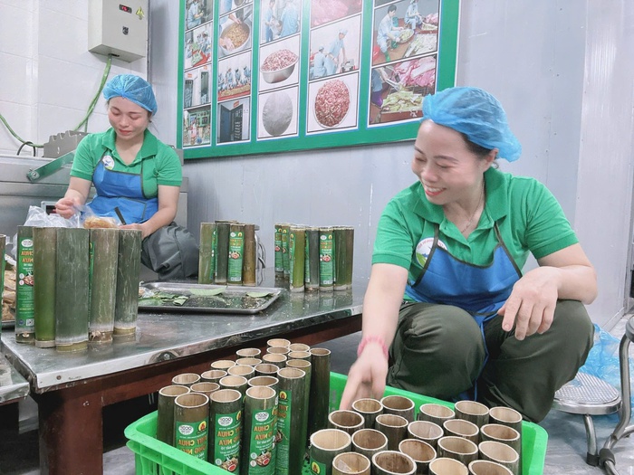 Phụ nữ dân tộc vùng dân tộc thiểu số và miền núi nâng tầm hương vị núi rừng qua từng sản phẩm - Ảnh 1. Phụ nữ dân tộc vùng dân tộc thiểu số và miền núi nâng tầm hương vị núi rừng qua từng sản phẩm - Ảnh 1.