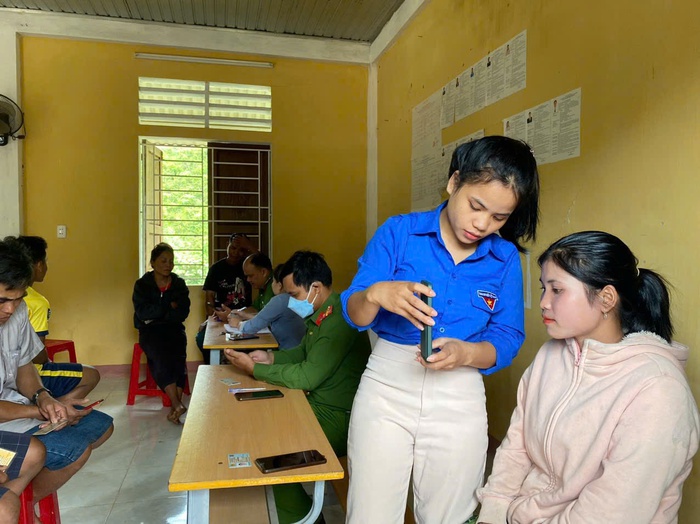 Những người "gieo mầm số" giữa đại ngàn- Ảnh 1. Những người "gieo mầm số" giữa đại ngàn- Ảnh 1.