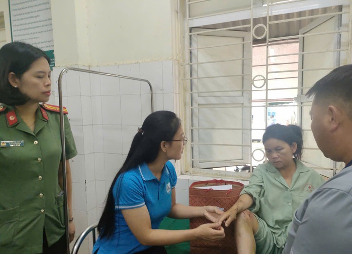 Hội LHPN Điện Biên thăm hỏi, hỗ trợ phụ nữ, trẻ em bị ảnh hưởng do lũ quét, sạt lở- Ảnh 1.