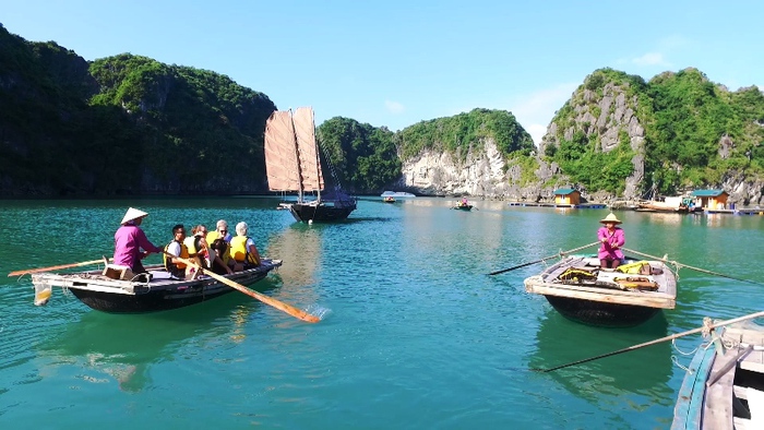 Quảng Ninh triển khai nhiều giải pháp đưa khách du lịch trở lại sau sự cố lật tàu trên Vịnh Hạ Long- Ảnh 1.