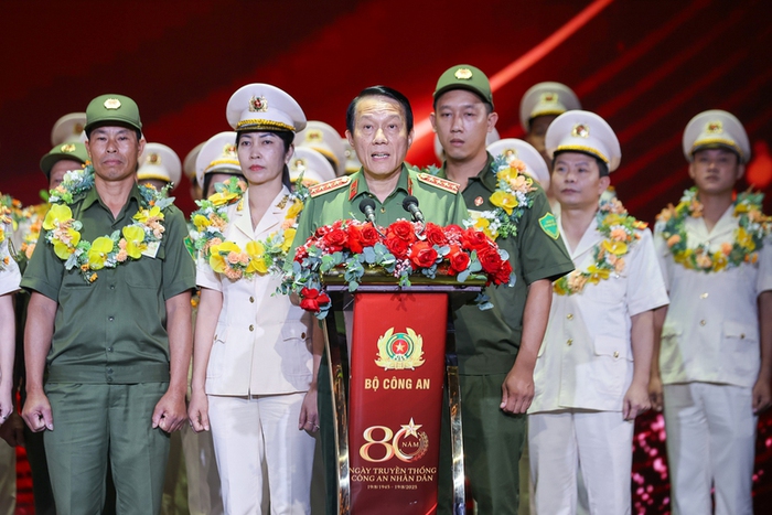 Thủ tướng: Công an nhân dân là "điểm tựa bình yên" của Nhân dân- Ảnh 4. Thủ tướng: Công an nhân dân là "điểm tựa bình yên" của Nhân dân- Ảnh 4.