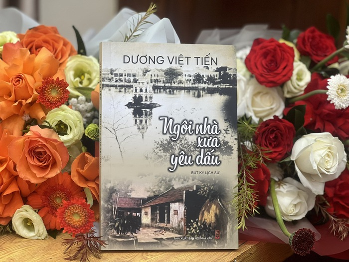 Cuốn sách "Ngôi nhà xưa yêu dấu" Cuốn sách "Ngôi nhà xưa yêu dấu"