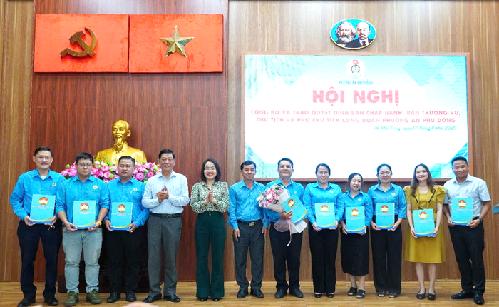 TPHCM: Công đoàn phường An Phú Đông ra mắt Ban Chấp hành mới, đẩy mạnh chăm lo người lao động- Ảnh 2. TPHCM: Công đoàn phường An Phú Đông ra mắt Ban Chấp hành mới, đẩy mạnh chăm lo người lao động- Ảnh 2.