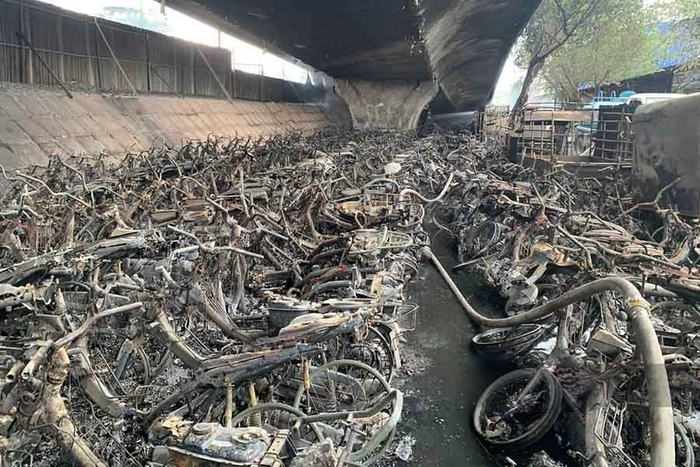 Công bố kết quả đánh giá kết cấu cầu Vĩnh Tuy sau vụ cháy bãi xe- Ảnh 1. Công bố kết quả đánh giá kết cấu cầu Vĩnh Tuy sau vụ cháy bãi xe- Ảnh 1.