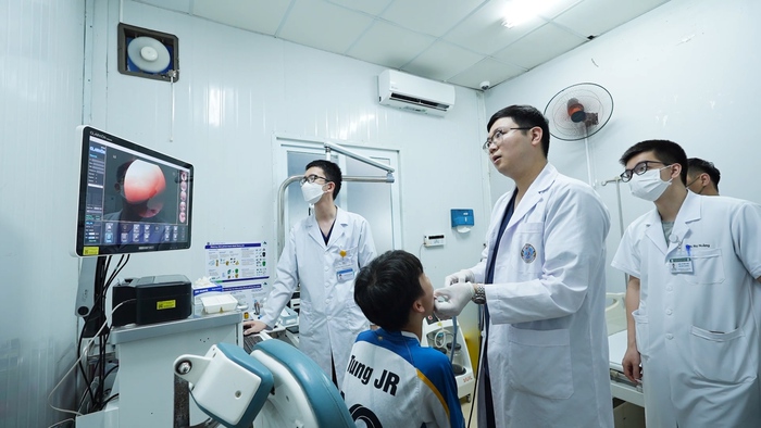 Tai nạn hi hữu: Bệnh nhi nuốt đỉa, nhét ngọc trai vào tai - Ảnh 1. Tai nạn hi hữu: Bệnh nhi nuốt đỉa, nhét ngọc trai vào tai - Ảnh 1.
