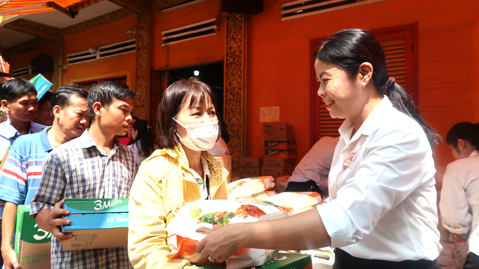 TPHCM: Phường Xuân Hòa trao tặng 200 phần quà đến bà con DTTS khó khăn- Ảnh 3. TPHCM: Phường Xuân Hòa trao tặng 200 phần quà đến bà con DTTS khó khăn- Ảnh 3.