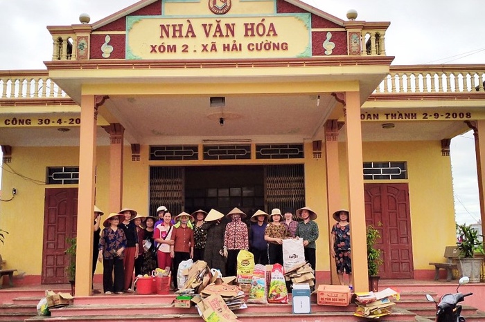"Biến rác thành tiền" - mô hình nhân văn từ những bàn tay phụ nữ- Ảnh 1. "Biến rác thành tiền" - mô hình nhân văn từ những bàn tay phụ nữ- Ảnh 1.