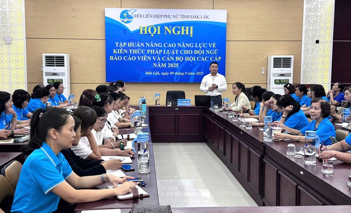 Đắk Lắk: Tập huấn kiến thức pháp luật cho hơn 1200 cán bộ, hội viên phụ nữ các cấp - Ảnh 1.