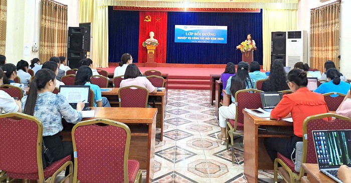 Hội LHPN tỉnh Lào Cai bồi dưỡng nghiệp vụ tổ chức đại hội phụ nữ cho cán bộ Hội- Ảnh 1. Hội LHPN tỉnh Lào Cai bồi dưỡng nghiệp vụ tổ chức đại hội phụ nữ cho cán bộ Hội- Ảnh 1.
