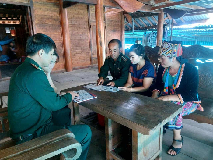 Đưa tri thức pháp luật đến từng bản làng ở xã biên giới Keng Đu- Ảnh 3. Đưa tri thức pháp luật đến từng bản làng ở xã biên giới Keng Đu- Ảnh 3.