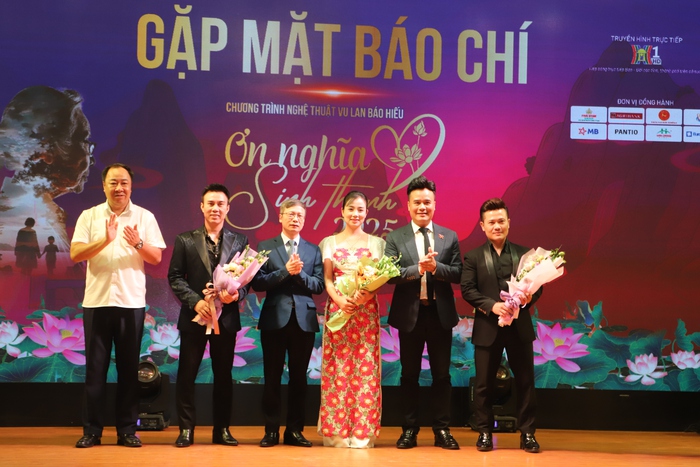 "Ơn nghĩa sinh thành 2025" - Gửi gắm thông điệp hiếu nghĩa và lòng biết ơn- Ảnh 3. "Ơn nghĩa sinh thành 2025" - Gửi gắm thông điệp hiếu nghĩa và lòng biết ơn- Ảnh 3.