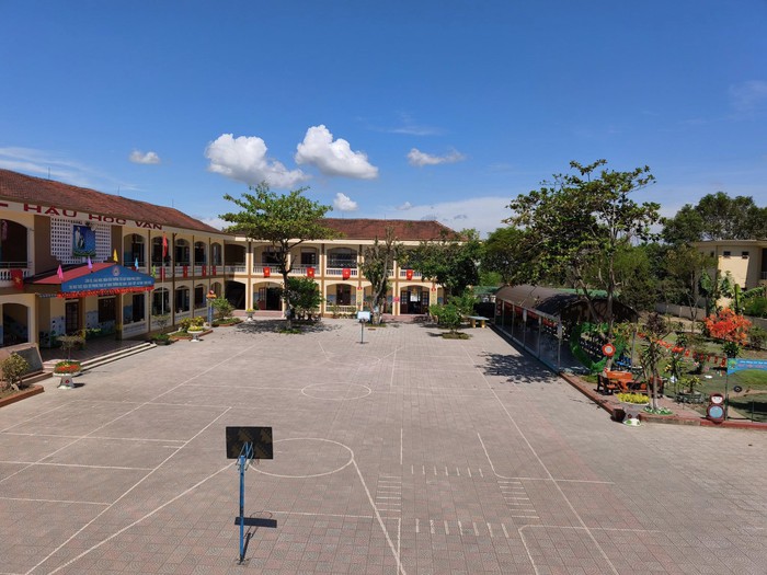 Giám đốc Sở GD&ĐT Nghệ An nói gì khi hàng trăm phụ huynh phản đối sáp nhập điểm trường ở Thiên Nhẫn?- Ảnh 3.
