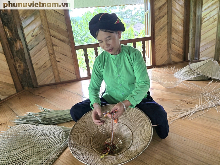 Tiếp sức để phụ nữ miền núi, vùng sâu, vùng xa phát triển và tiêu thụ sản phẩm truyền thống- Ảnh 3.