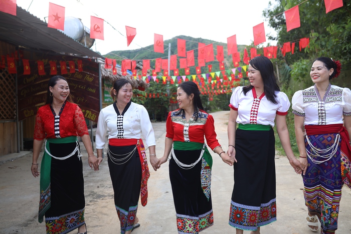 Những người phụ nữ Thái "thắp lửa" du lịch cộng đồng bên Thác Liếp- Ảnh 6.