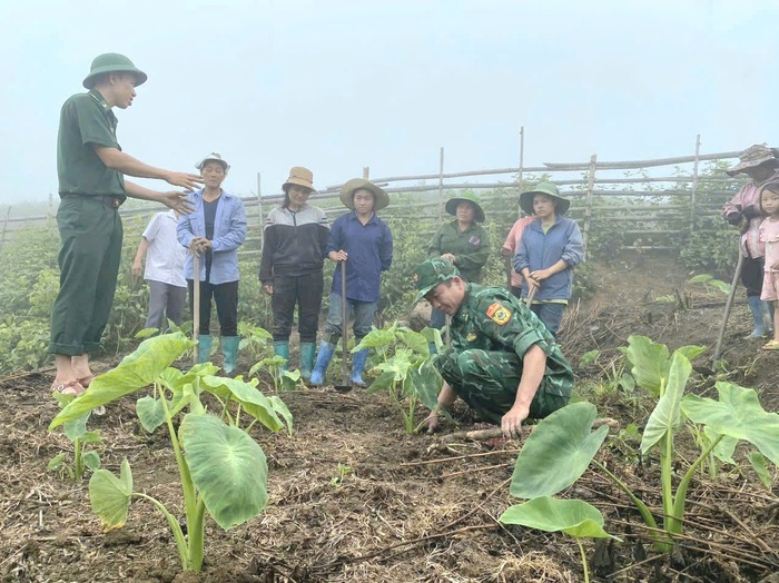 Thanh Hóa: Nhân rộng điển hình xây dựng nông thôn mới để khích lệ người dân biên giới vươn lên- Ảnh 1.
