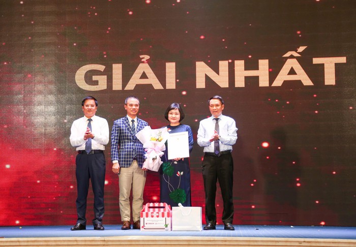 MC Diễm Quỳnh đoạt giải cuộc thi viết "Cha và con gái"- Ảnh 2.