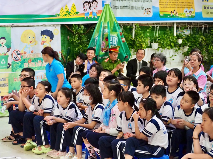 Học sinh tiểu học được tiếp cận câu chuyện pháp luật qua Phiên tòa giả định- Ảnh 2.