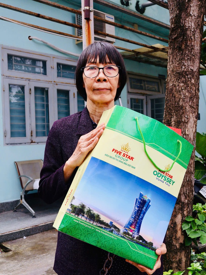 Chương trình "Ơn nghĩa sinh thành 2025" tri ân các Mẹ Việt Nam Anh hùng, người có hoàn cảnh khó khăn tại TPHCM- Ảnh 5.
