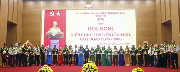 Phú Thọ tôn vinh, biểu dương 298 điển hình tiên tiến giai đoạn 2025 - 2030- Ảnh 1. Phú Thọ tôn vinh, biểu dương 298 điển hình tiên tiến giai đoạn 2025 - 2030- Ảnh 1.