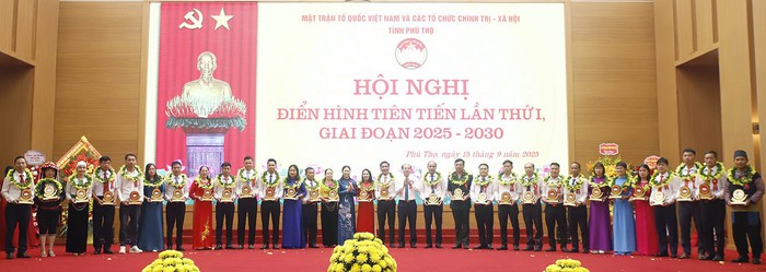 Phú Thọ tôn vinh, biểu dương 298 điển hình tiên tiến giai đoạn 2025 - 2030- Ảnh 2. Phú Thọ tôn vinh, biểu dương 298 điển hình tiên tiến giai đoạn 2025 - 2030- Ảnh 2.