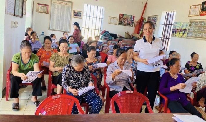 Giúp phụ nữ nông thôn thoát "nghèo thông tin", xây dựng gia đình hạnh phúc- Ảnh 2. Giúp phụ nữ nông thôn thoát "nghèo thông tin", xây dựng gia đình hạnh phúc- Ảnh 2.