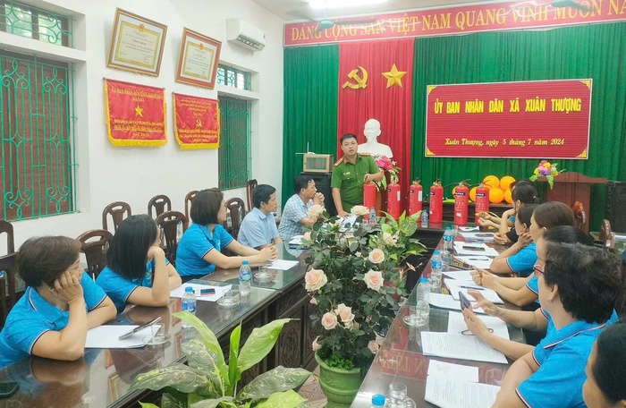 Giúp phụ nữ nông thôn thoát "nghèo thông tin", xây dựng gia đình hạnh phúc- Ảnh 3. Giúp phụ nữ nông thôn thoát "nghèo thông tin", xây dựng gia đình hạnh phúc- Ảnh 3.