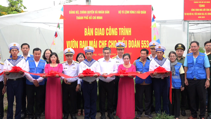 Chuyến hải trình ý nghĩa, lan tỏa tình yêu biển đảo quê hương- Ảnh 3. Chuyến hải trình ý nghĩa, lan tỏa tình yêu biển đảo quê hương- Ảnh 3.