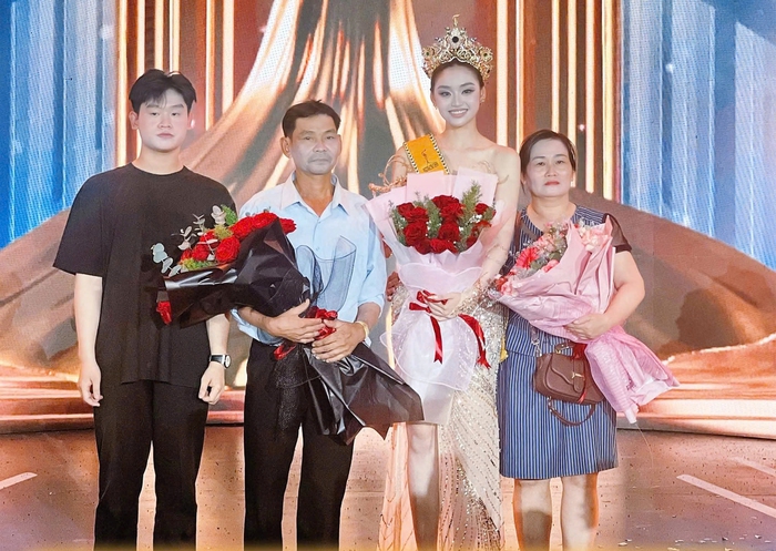 Gia cảnh đặc biệt của tân Hoa hậu Yến Nhi- Ảnh 1. Gia cảnh đặc biệt của tân Hoa hậu Yến Nhi- Ảnh 1.