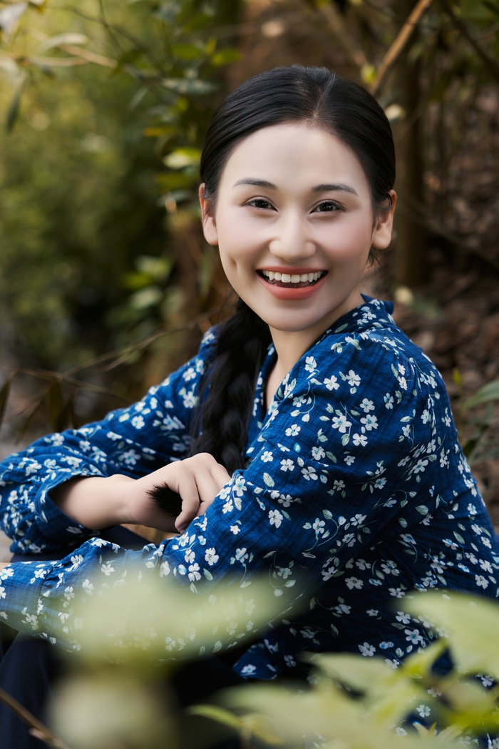 Lê Minh Ngọc quê Hà Tĩnh, hiện là ca sĩ của Nhà hát Ca múa nhạc Quân đội