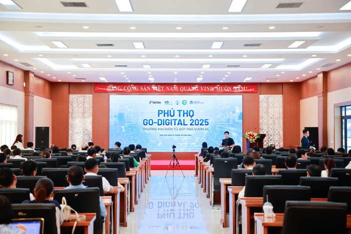 Nông dân học livestream, bứt phá cùng thương mại điện tử- Ảnh 1.