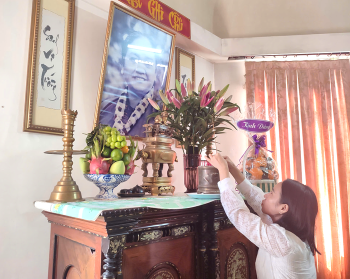 Hội LHPN TPHCM dâng hương tưởng nhớ nữ tướng Nguyễn Thị Định- Ảnh 1.