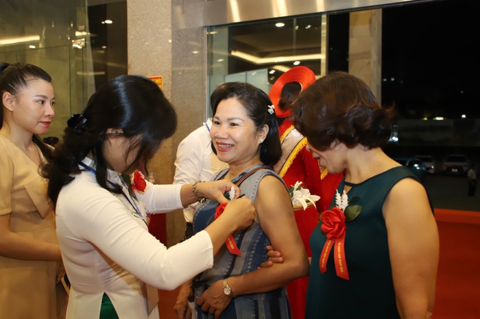 Những giọt nước mắt sau "Ơn nghĩa sinh thành 2025": Khán giả nghẹn ngào nhớ về cha mẹ- Ảnh 5.