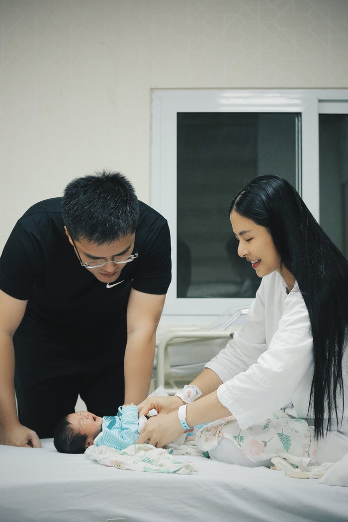 Hoa hậu Ngọc Hân công khai ảnh con đầu lòng- Ảnh 2.