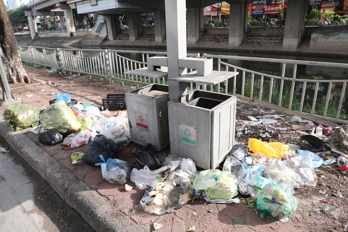 Hạ tầng ven sông Tô Lịch nhếch nhác, xuống cấp- Ảnh 10.