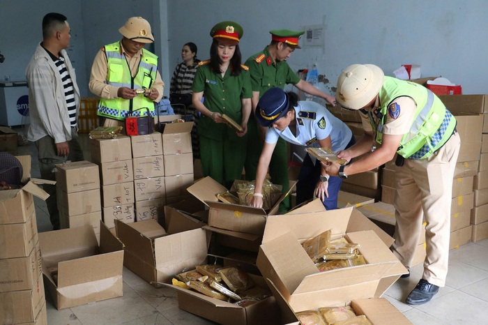 Thu giữ gần 4.200 bánh Trung thu không rõ nguồn gốc, cảnh báo nguy cơ mất an toàn thực phẩm- Ảnh 1.