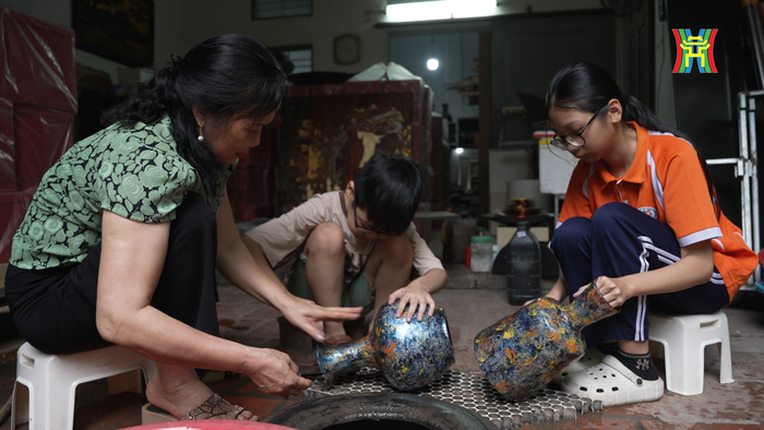 Hành trình người phụ nữ đưa sơn mài Hạ Thái vươn ra thế giới- Ảnh 3. Hành trình người phụ nữ đưa sơn mài Hạ Thái vươn ra thế giới- Ảnh 3.
