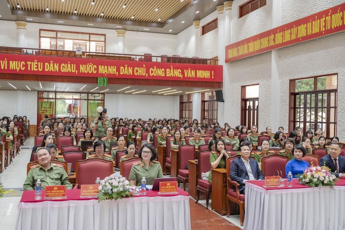 Tập huấn "Ứng dụng Công nghệ AI" cho cán bộ Hội Phụ nữ Công an nhân dân- Ảnh 2.