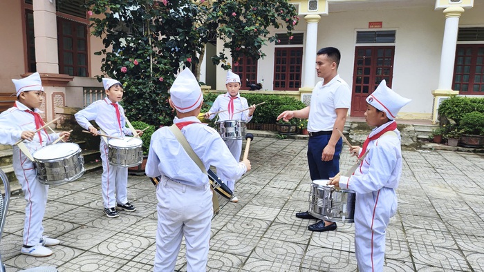 Gieo lòng yêu nước từ lễ chào cờ nơi rẻo cao- Ảnh 3. Gieo lòng yêu nước từ lễ chào cờ nơi rẻo cao- Ảnh 3.
