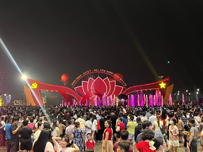 Trung tâm Triển lãm Việt Nam thu hút hàng trăm nghìn lượt người thăm quan mỗi ngày- Ảnh 2. Trung tâm Triển lãm Việt Nam thu hút hàng trăm nghìn lượt người thăm quan mỗi ngày- Ảnh 2.