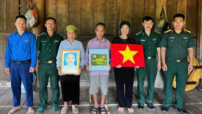 Phát động mô hình "Tiết kiệm tiền lẻ, chia sẻ yêu thương"- Ảnh 1. Phát động mô hình "Tiết kiệm tiền lẻ, chia sẻ yêu thương"- Ảnh 1.