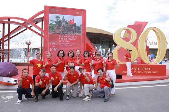 Trung tâm Triển lãm Việt Nam thu hút hàng trăm nghìn lượt người thăm quan mỗi ngày- Ảnh 3. Trung tâm Triển lãm Việt Nam thu hút hàng trăm nghìn lượt người thăm quan mỗi ngày- Ảnh 3.
