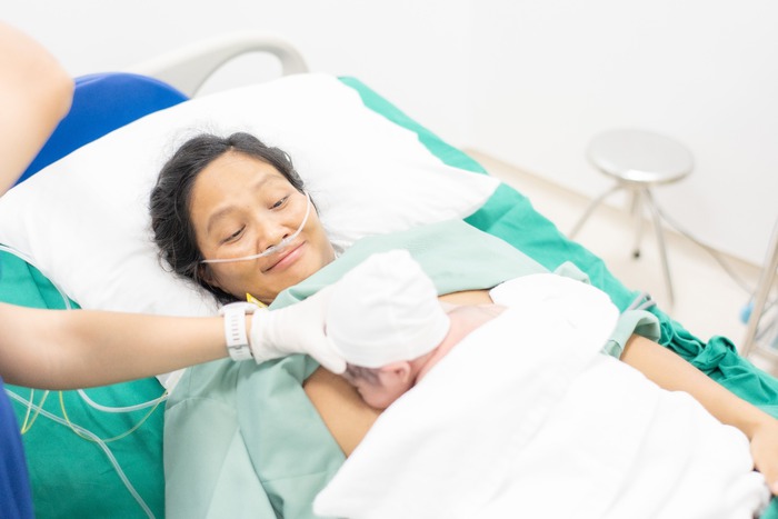 H'Hen Niê hạnh phúc chào đón con đầu lòng- Ảnh 2. H'Hen Niê hạnh phúc chào đón con đầu lòng- Ảnh 2.