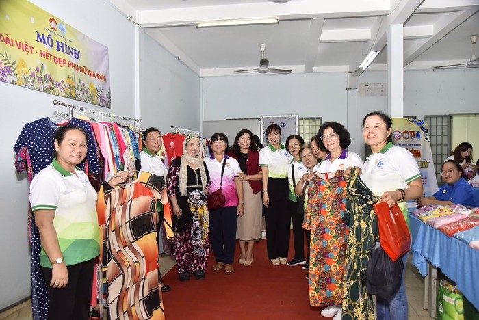 "Ngày hội nghĩa tình - Buffet Gia Định" mang yêu thương đến với người dân - Ảnh 2. "Ngày hội nghĩa tình - Buffet Gia Định" mang yêu thương đến với người dân - Ảnh 2.