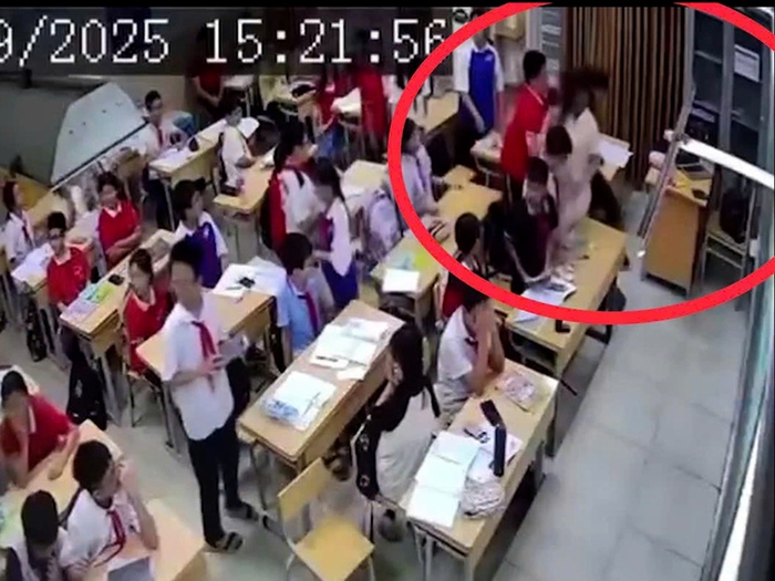 Vụ nam sinh lớp 7 giật tóc, đẩy ngã cô giáo: Thiếu hụt giáo dục đạo đức và kỹ năng sống- Ảnh 1. Vụ nam sinh lớp 7 giật tóc, đẩy ngã cô giáo: Thiếu hụt giáo dục đạo đức và kỹ năng sống- Ảnh 1.