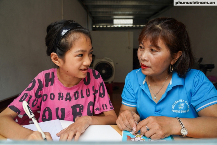 Nâng cao chất lượng cán bộ, đảng viên nữ và phát huy vai trò của phụ nữ trong xây dựng gia đình hạnh phúc, văn minh- Ảnh 4. Nâng cao chất lượng cán bộ, đảng viên nữ và phát huy vai trò của phụ nữ trong xây dựng gia đình hạnh phúc, văn minh- Ảnh 4.