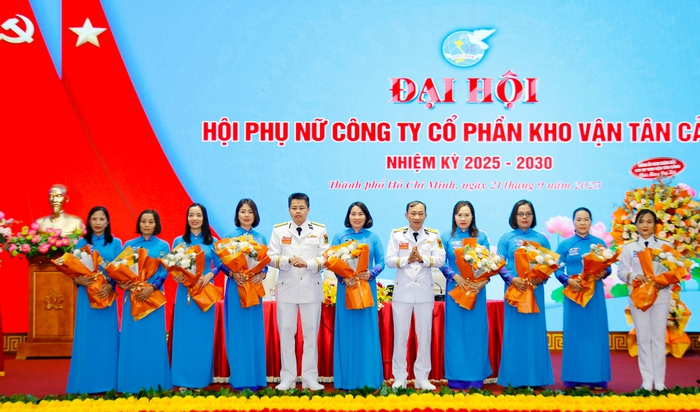 Phấn đấu tăng tỷ lệ nữ lãnh đạo, quản lý Công ty cổ phần kho vận Tân Cảng- Ảnh 2. Phấn đấu tăng tỷ lệ nữ lãnh đạo, quản lý Công ty cổ phần kho vận Tân Cảng- Ảnh 2.