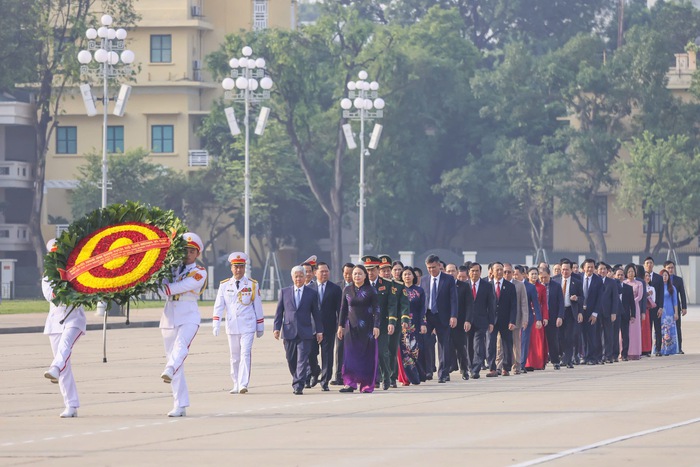 Đoàn đại biểu Đảng bộ Mặt trận Tổ quốc, các đoàn thể Trung ương viếng Lăng Chủ tịch Hồ Chí Minh- Ảnh 1. Đoàn đại biểu Đảng bộ Mặt trận Tổ quốc, các đoàn thể Trung ương viếng Lăng Chủ tịch Hồ Chí Minh- Ảnh 1.