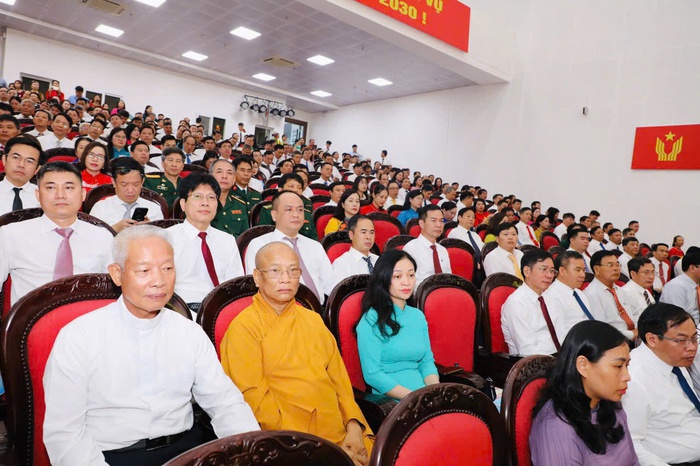 Phó Chủ tịch nước: Ninh Bình cần tăng tốc bứt phá theo mô hình tăng trưởng mới- Ảnh 3. Phó Chủ tịch nước: Ninh Bình cần tăng tốc bứt phá theo mô hình tăng trưởng mới- Ảnh 3.