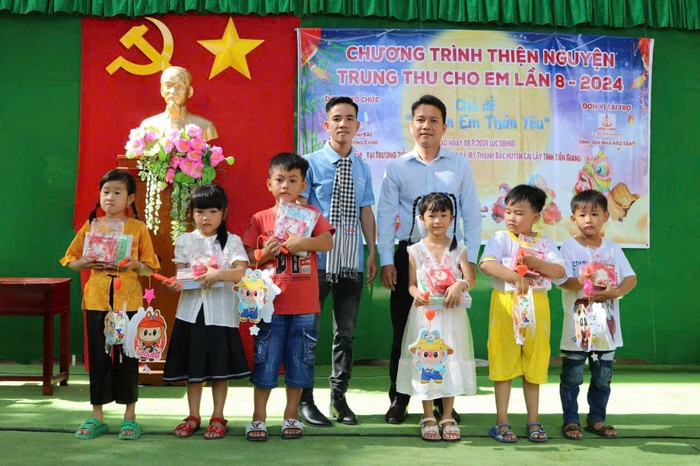Cang "Ngộ Không", từ cậu bé ước được đi học thành người phát học bổng- Ảnh 3. Cang "Ngộ Không", từ cậu bé ước được đi học thành người phát học bổng- Ảnh 3.