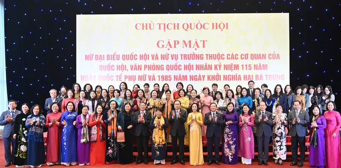 Nâng cao chất lượng cán bộ, đảng viên nữ và phát huy vai trò của phụ nữ trong xây dựng gia đình hạnh phúc, văn minh- Ảnh 1. Nâng cao chất lượng cán bộ, đảng viên nữ và phát huy vai trò của phụ nữ trong xây dựng gia đình hạnh phúc, văn minh- Ảnh 1.